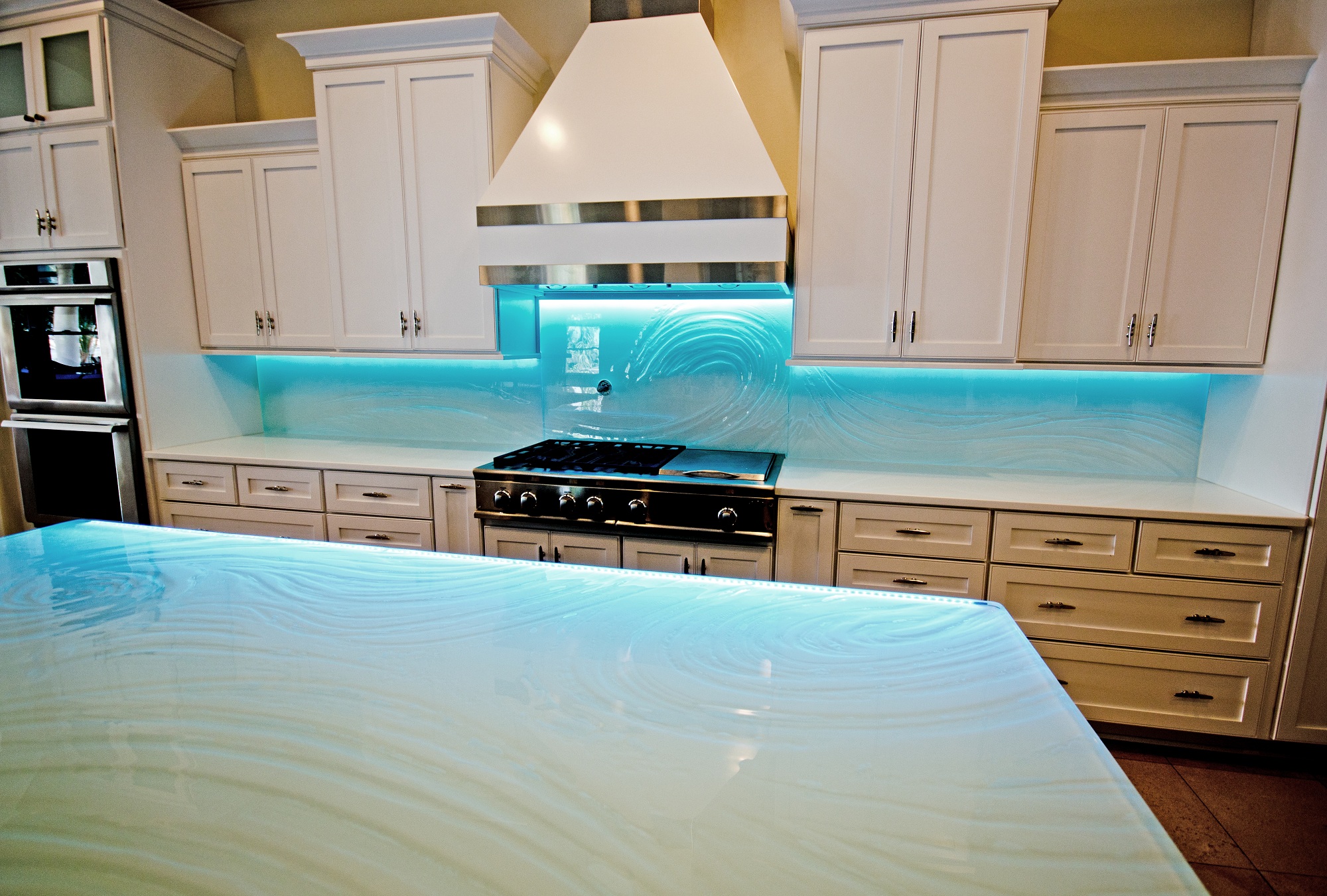 designed glass kitchen backsplashes