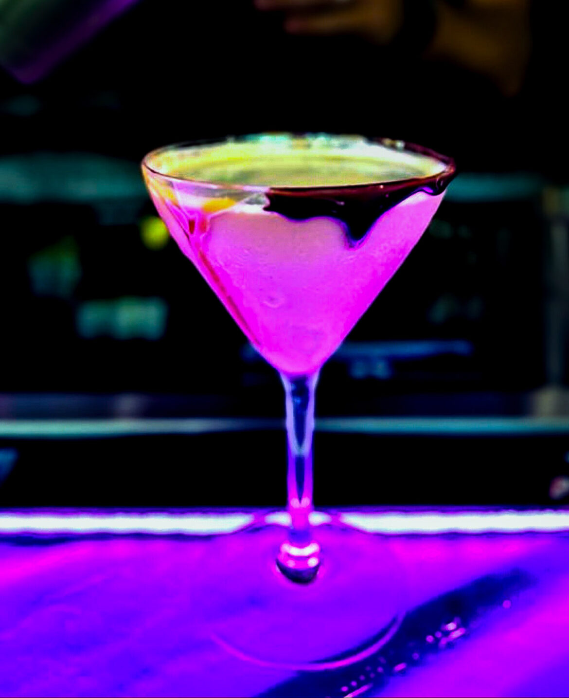 Glass Bar Top Expert: Best Flaming Alcoholic Drinks for Luminous Home Bar Fun