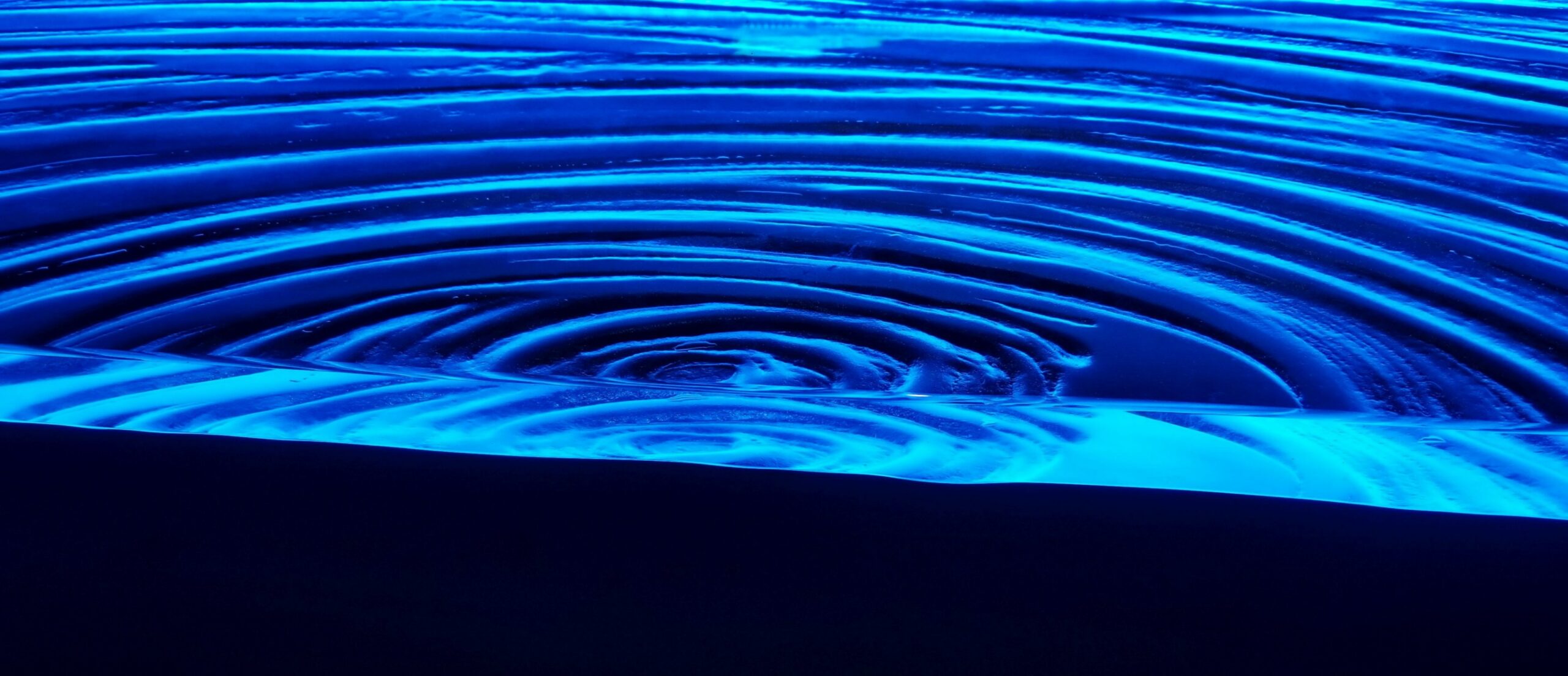 Glass Bar Top edge view close up