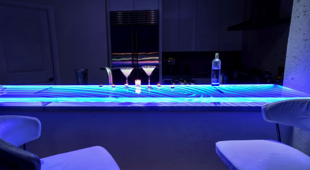 Modern Kitchen Glass bar with cocktail martini glass