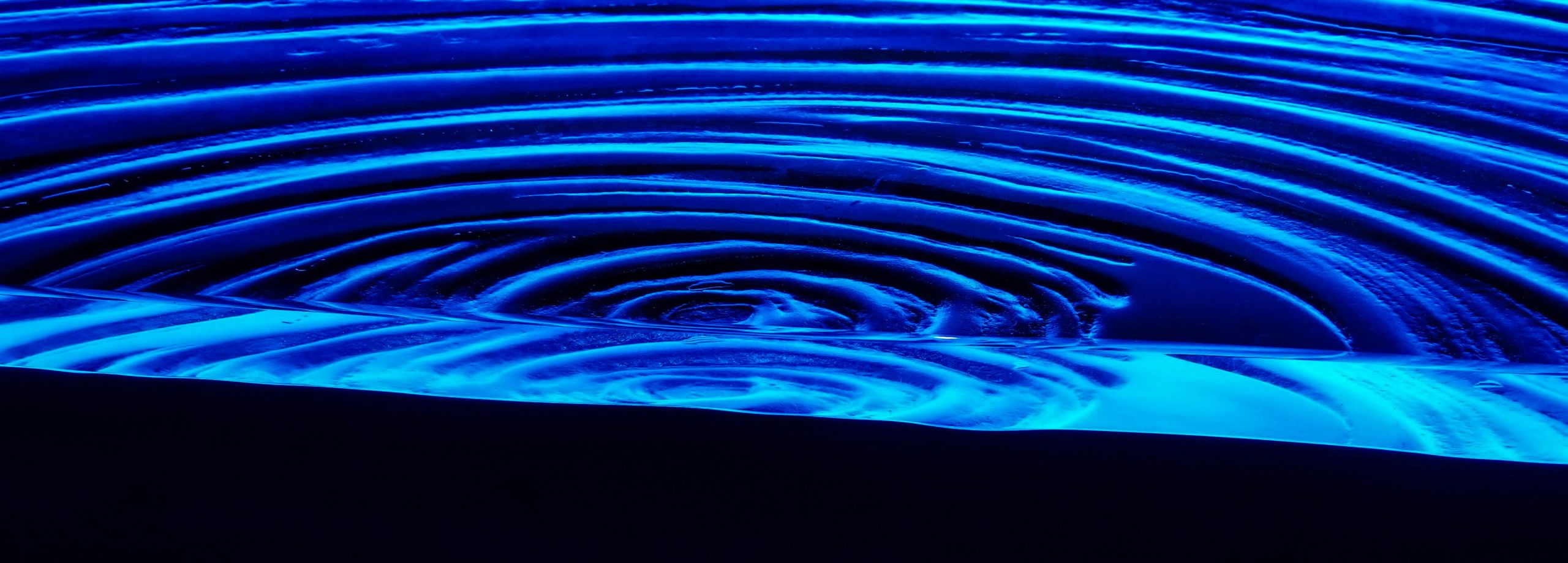 Close Up Edge Polish 1.5 Inch Glass Bar Top Downing Designs Close Up Edge Polish 1.5 Inch Glass Bar Top Downing Designs